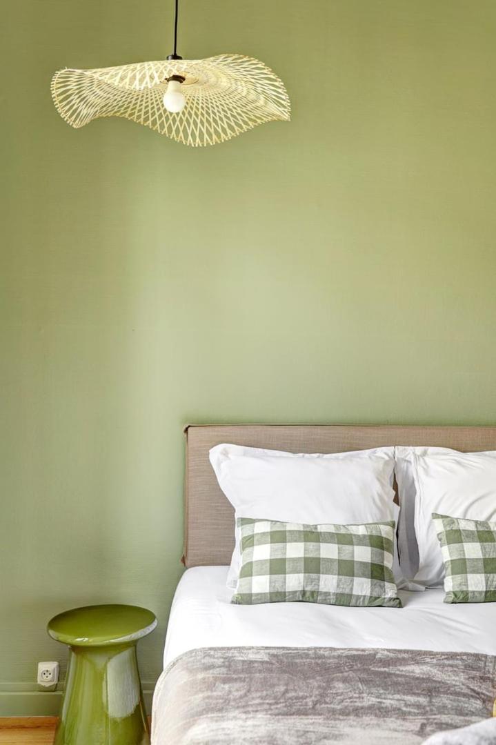 524 Sandra - Charming 18eme Apartment Paris